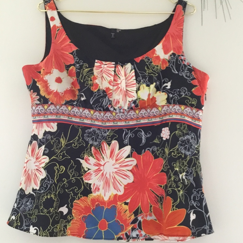 🌷Tahari Black Floral Print Poly Sleeveless Top